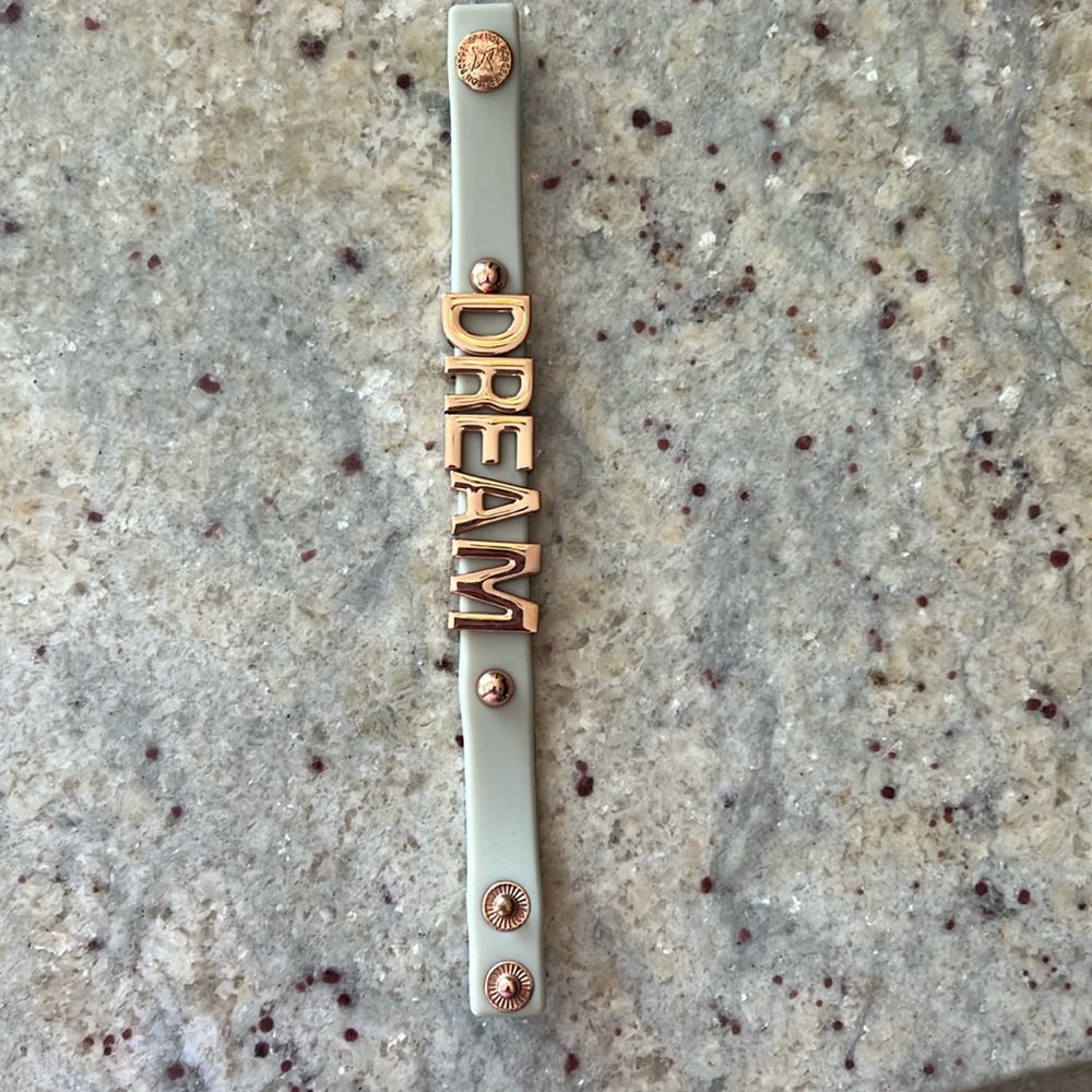 BCBG DREAM BRACELET